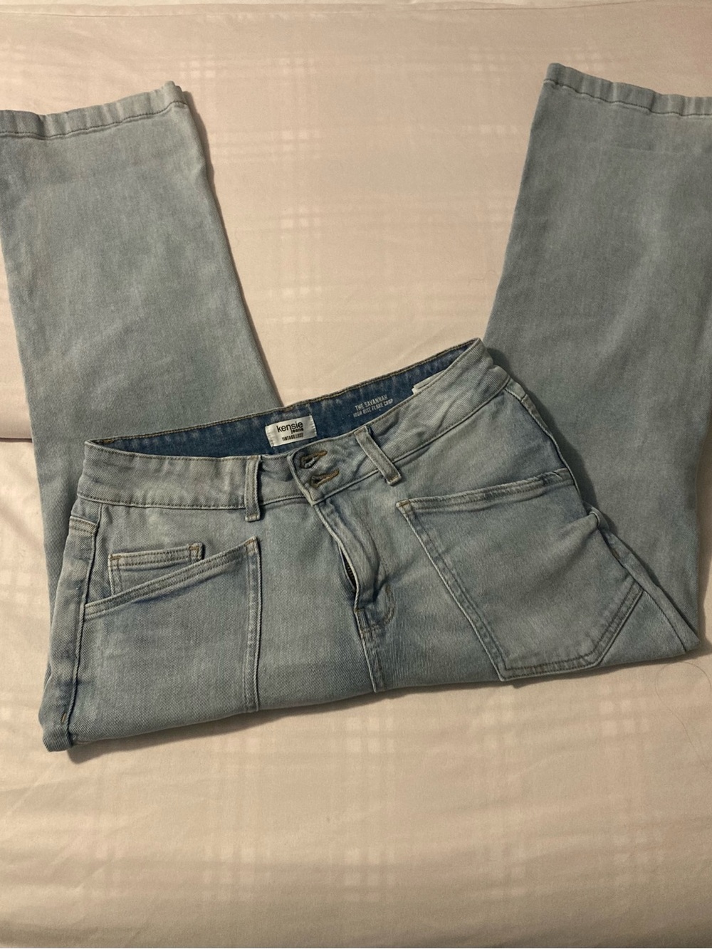 Kensie Light Wash Straight Leg cropped Jeans